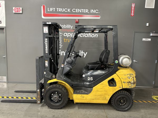 KOMATSU 5,000 LBS. CAPACITY PNEUMATIC TIRED FORKLIFT