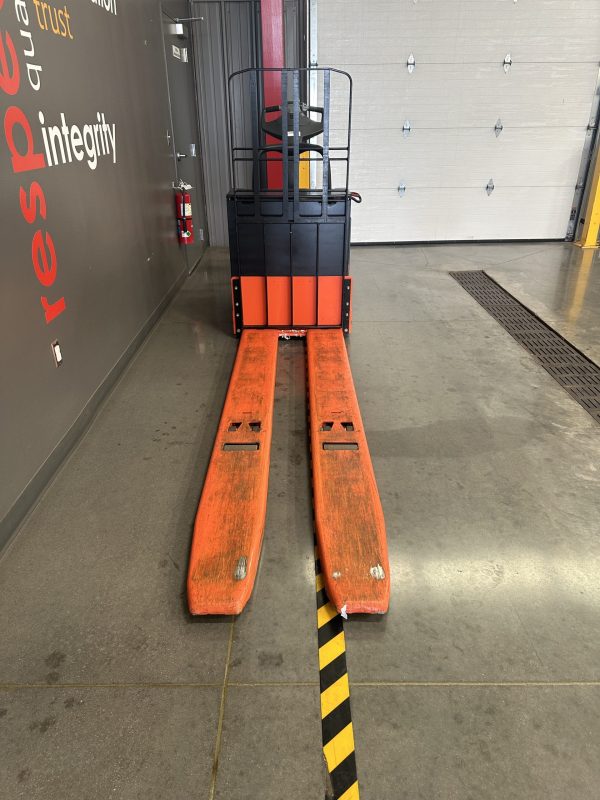 TOYOTA 6,000 LBS. CAPACITY END RIDER FORKLIFT - Image 2
