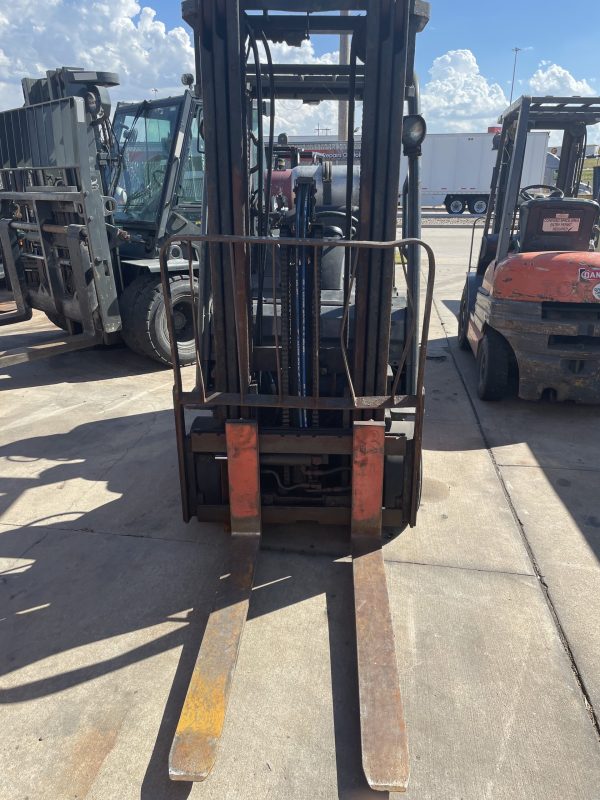 TOYOTA 5,000 LBS. CAPACITY CUSHION TIRED FORKLIFT - Image 2
