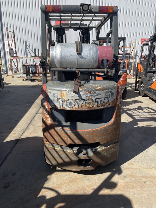 TOYOTA 5,000 LBS. CAPACITY CUSHION TIRED FORKLIFT - Image 4