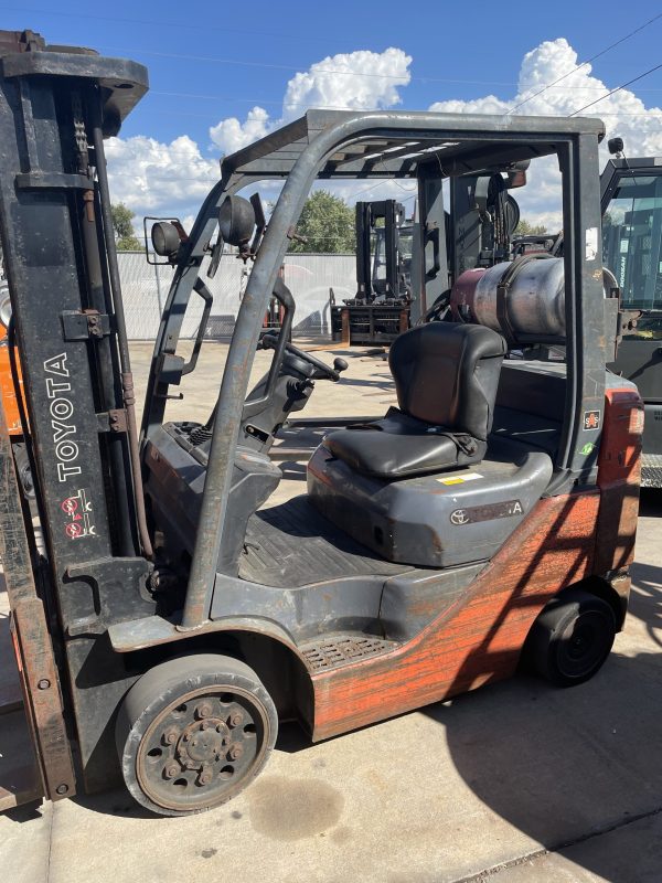 TOYOTA 5,000 LBS. CAPACITY CUSHION TIRED FORKLIFT - Image 3