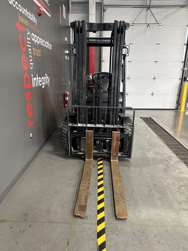 TOYOTA 5,000 LBS. CAPACITY PNEUMATIC TIRED FORKLIFT - Image 3