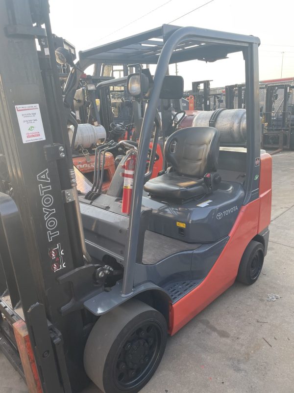 TOYOTA 6,000 LBS. CAPACITY CUSHION TIRED FORKLIFT - Image 2