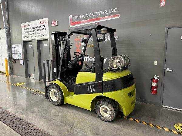 CLARK 5,000 LBS. CAPACITY PNEUMATIC TIRED FORKLIFT - Image 2