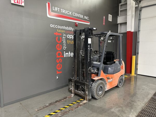 TOYOTA 3,500 LBS. CAPACITY PNEUMATIC TIRED FORKLIFT - Image 2