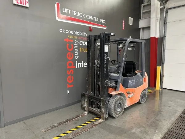 TOYOTA 3,500 LBS. CAPACITY PNEUMATIC TIRED FORKLIFT - Image 2