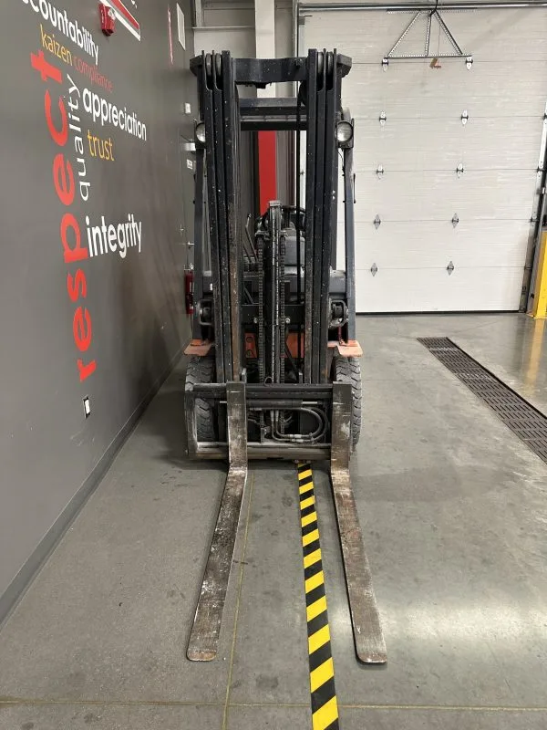 TOYOTA 3,500 LBS. CAPACITY PNEUMATIC TIRED FORKLIFT - Image 4
