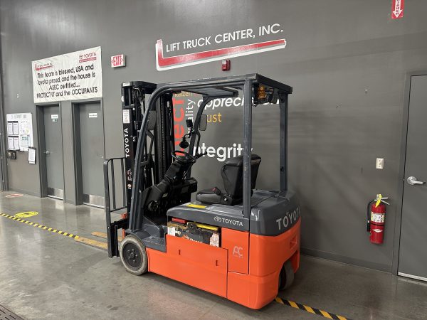 TOYOTA 4,000 LBS. CAPACITY CUSHION TIRED ELECTRIC FORKLIFT - Image 3