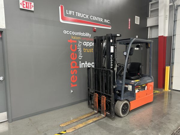 TOYOTA 4,000 LBS. CAPACITY CUSHION TIRED ELECTRIC FORKLIFT - Image 4