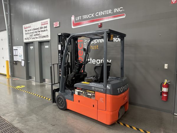 TOYOTA 4,000 LBS. CAPACITY CUSHION TIRED ELECTRIC FORKLIFT - Image 4