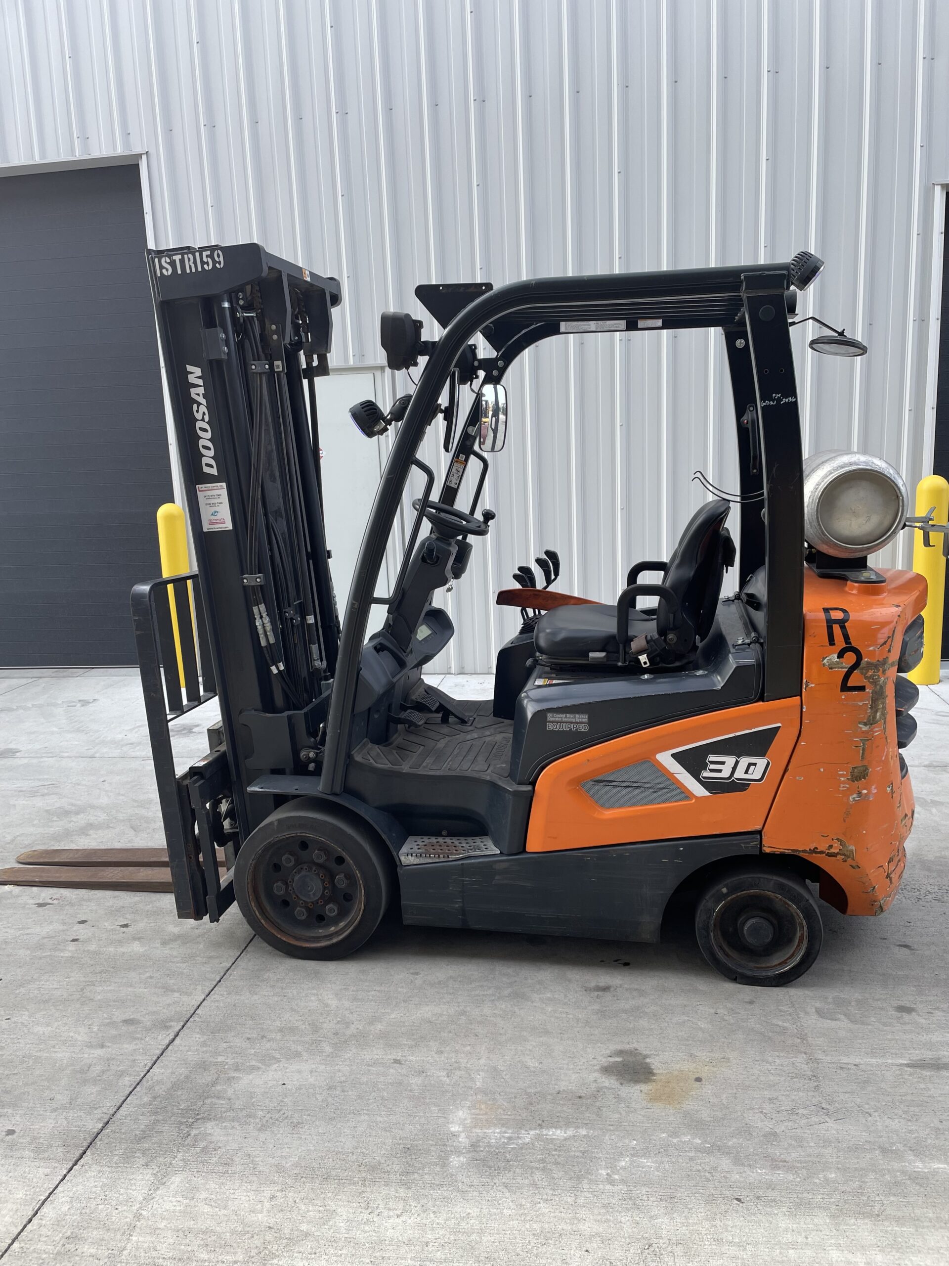 Featured image for “DOOSAN 6,000 LBS. CAPACITY CUSHION TIRED FORKLIFT”