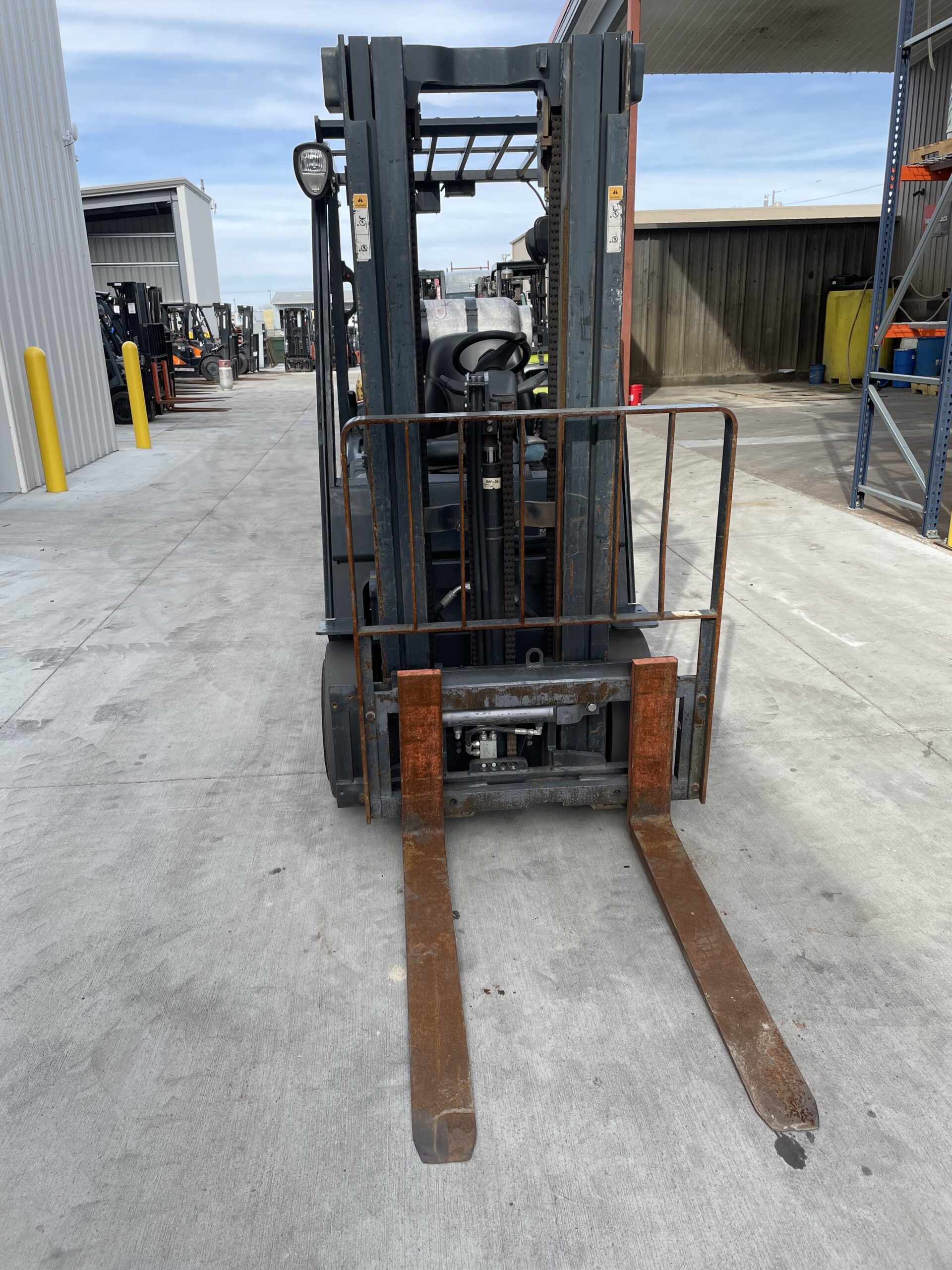 DOOSAN 5,000 LBS. CAPACITY CUSHION TIRED FORKLIFT 3 DOOSAN 5,000 LBS. CAPACITY CUSHION TIRED FORKLIFT - Image 3