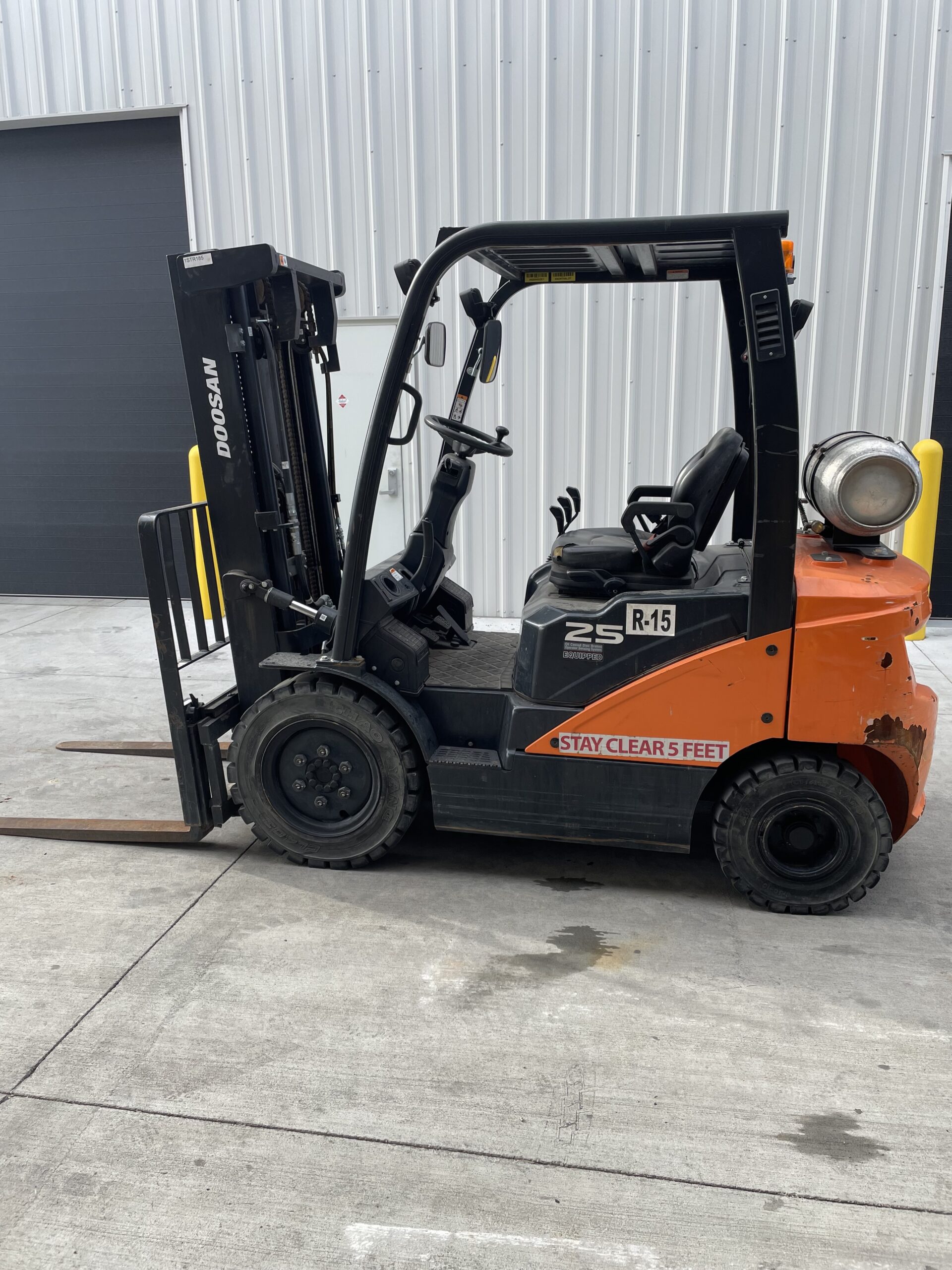 Featured image for “DOOSAN 5,000 LBS. CAPACITY PNEUMATIC TIRED FORKLIFT”