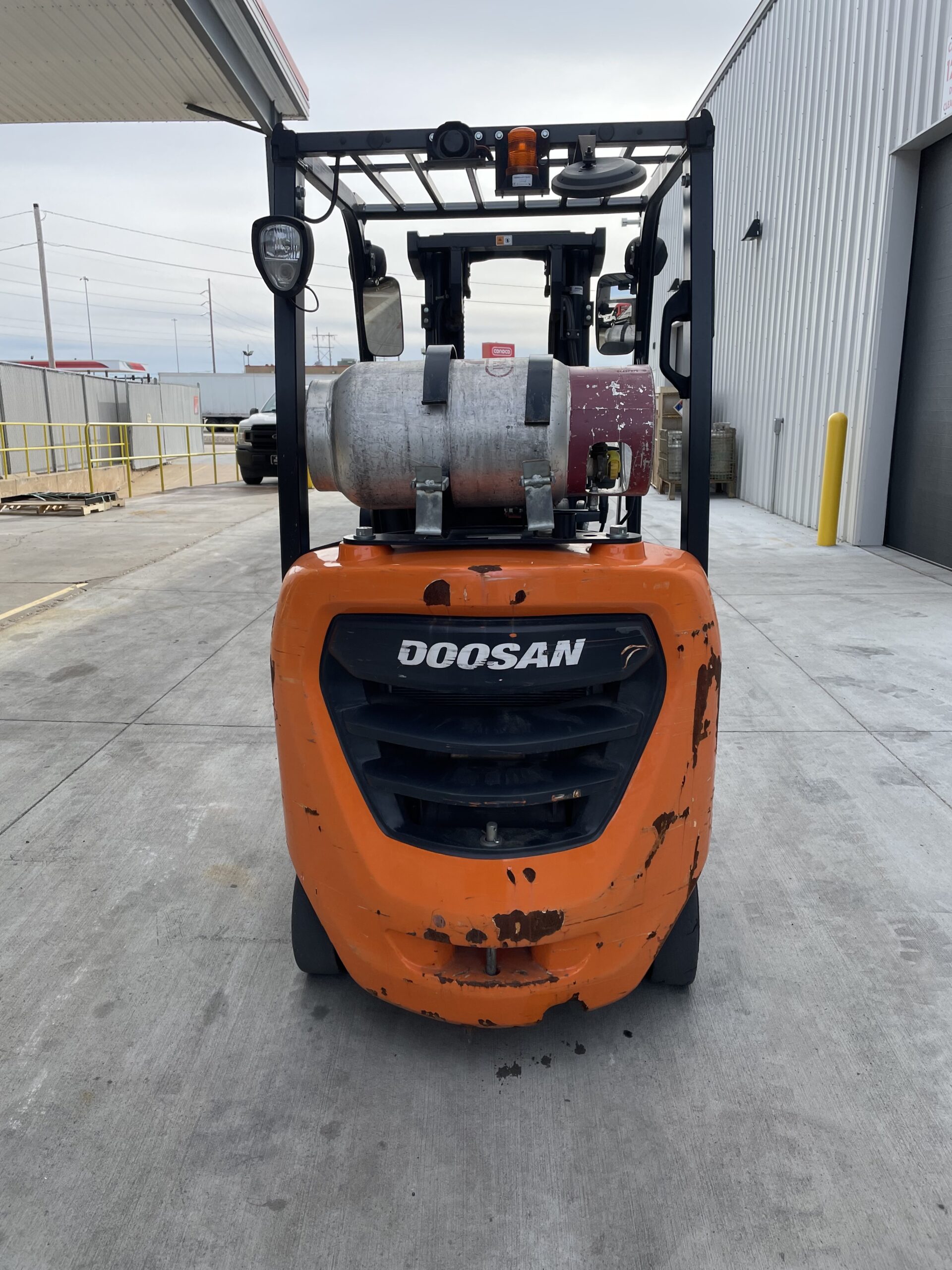 DOOSAN 5,000 LBS. CAPACITY CUSHION TIRED FORKLIFT 3 DOOSAN 5,000 LBS. CAPACITY CUSHION TIRED FORKLIFT - Image 3