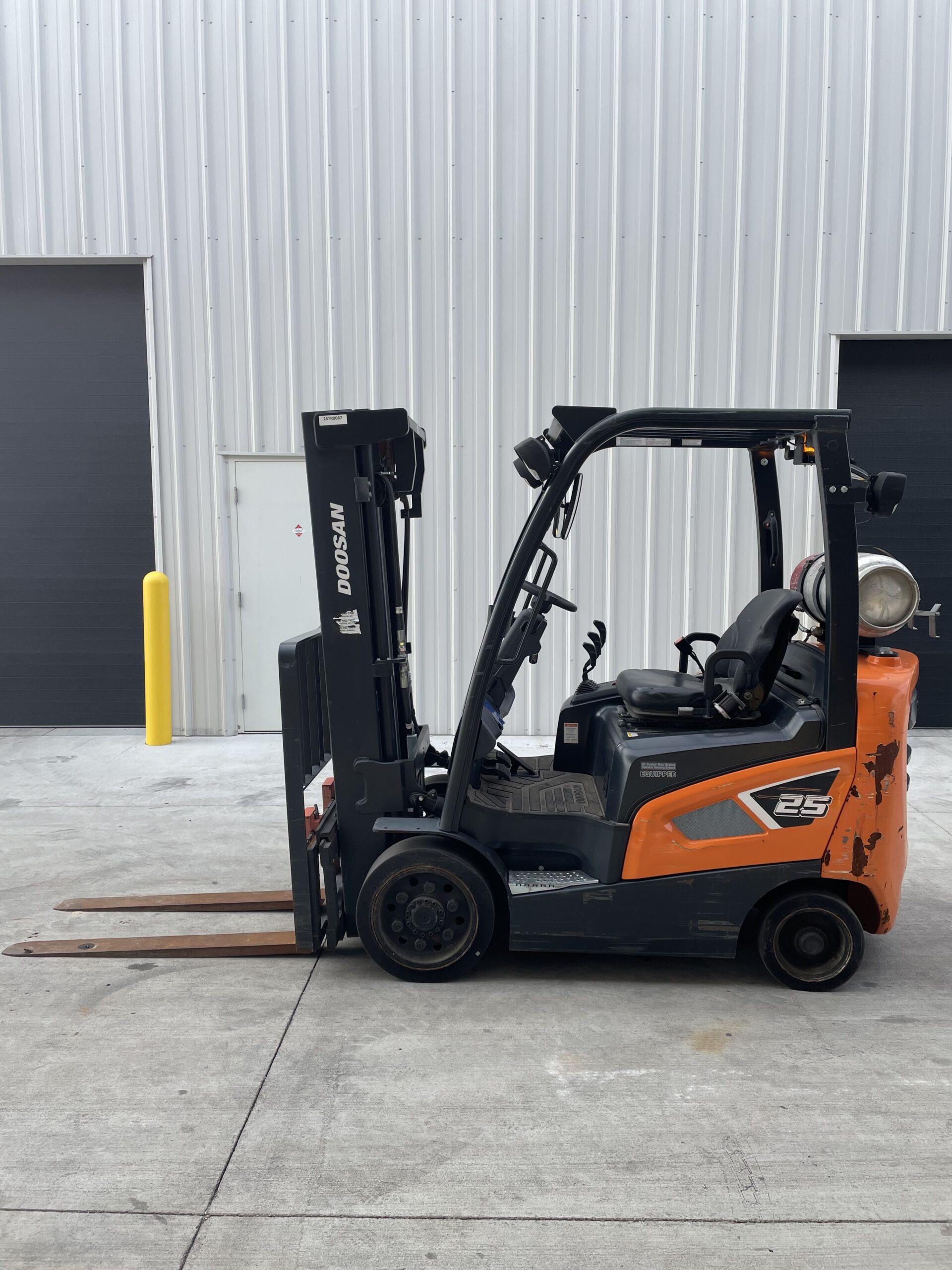Featured image for “DOOSAN 5,000 LBS. CAPACITY CUSHION TIRED FORKLIFT”