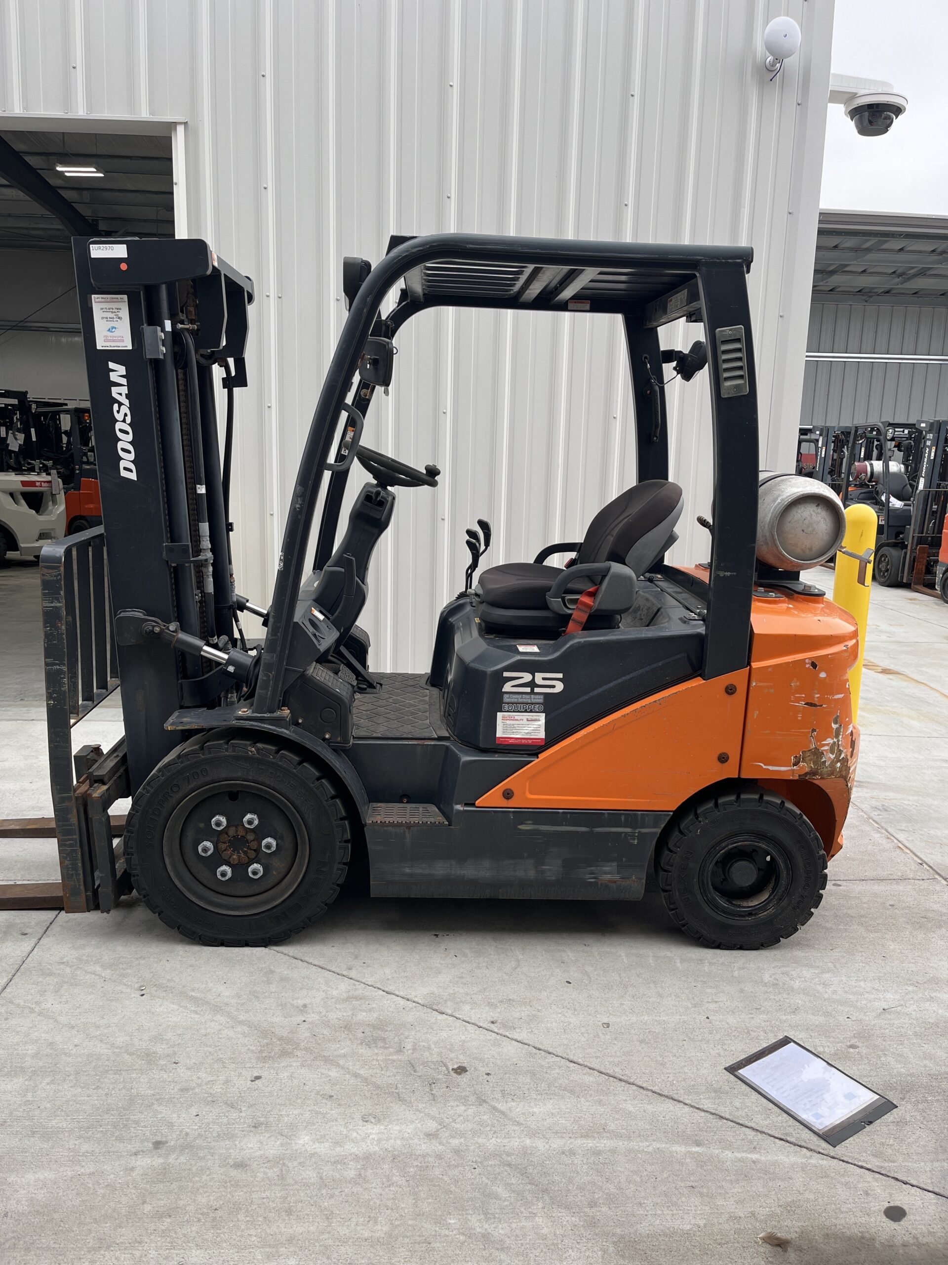 Featured image for “DOOSAN 5,000 LBS. CAPACITY PNEUMATIC TIRED FORKLIFT”