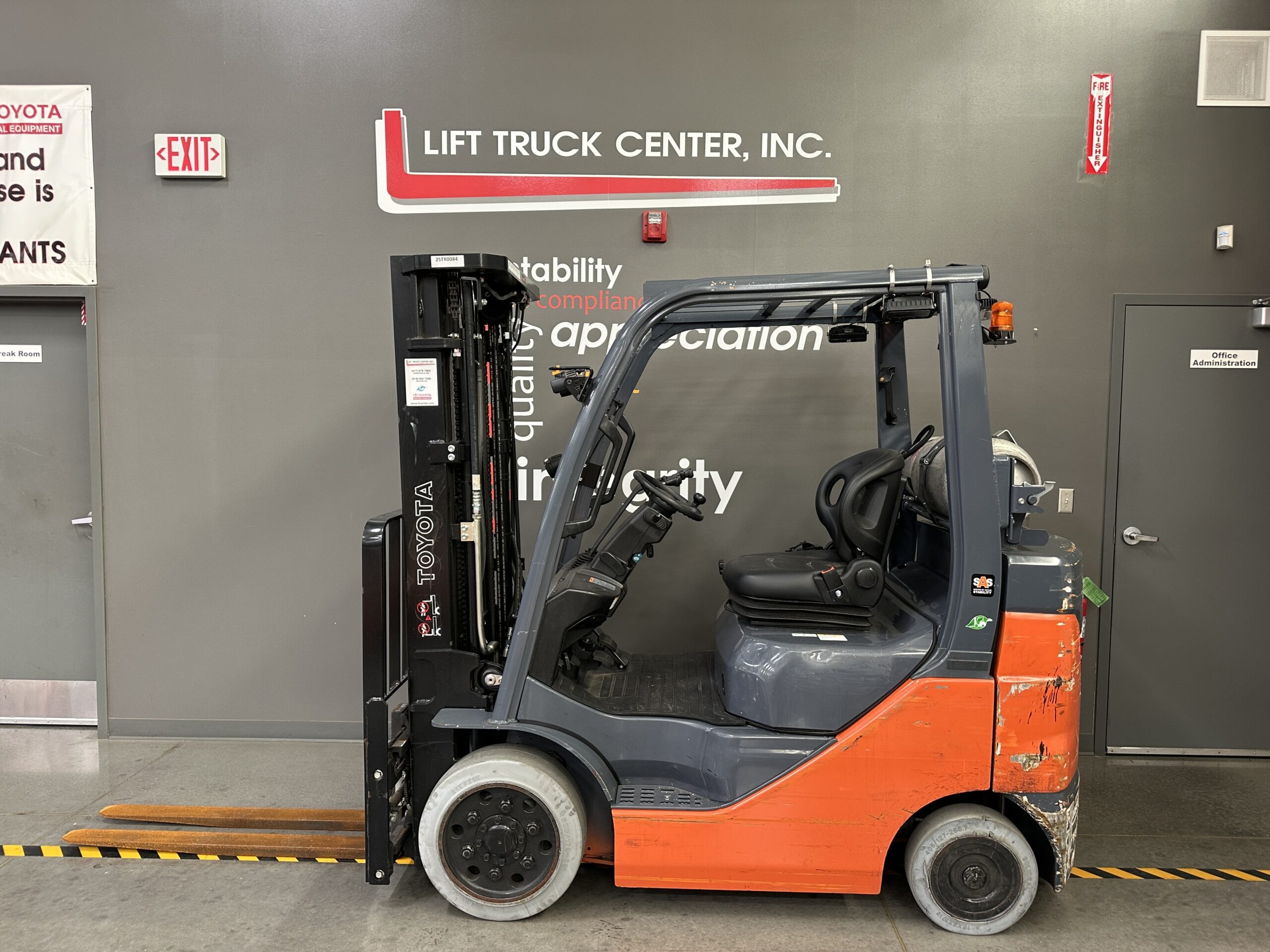 Featured image for “TOYOTA 5,000 LBS. CAPACITY CUSHION TIRED FORKLIFT”
