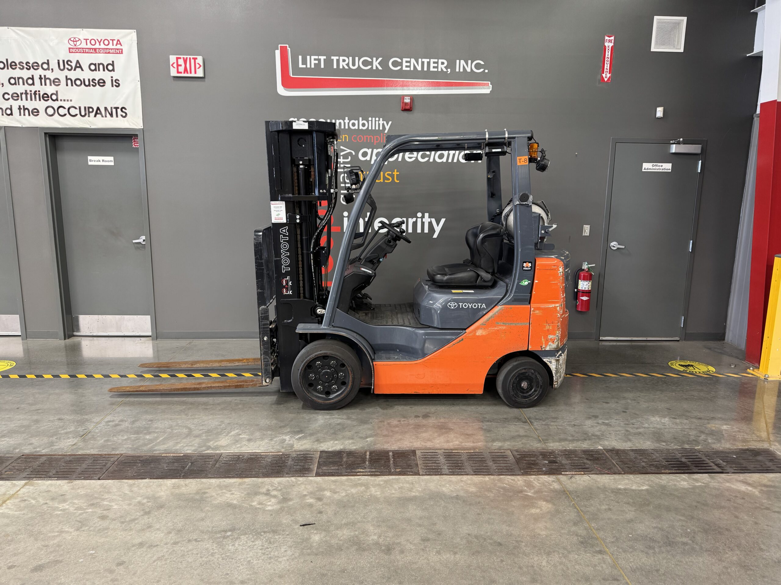 Featured image for “TOYOTA 5,000 LBS. CAPACITY CUSHION TIRED FORKLIFT”